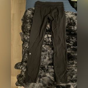 Black cropped lulu yoga pants